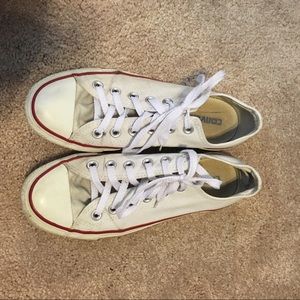 White all stars low top converse